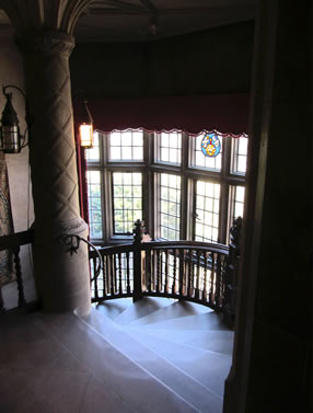 Coe_Hall_stairway